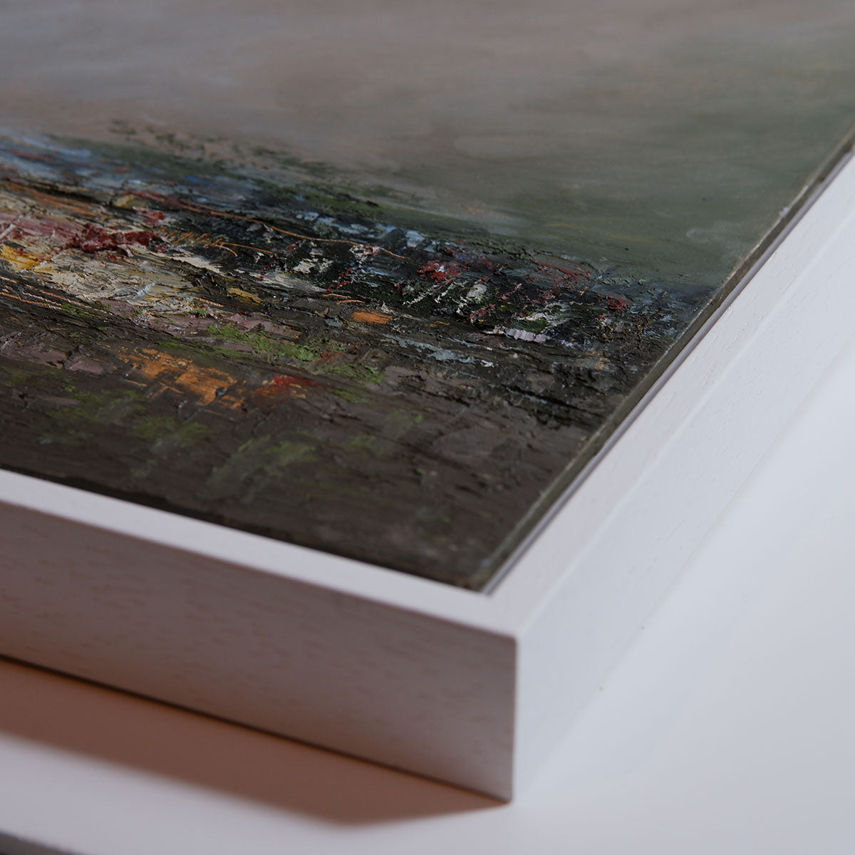 close up of right hand corner with white floating frame showing textures and any layers